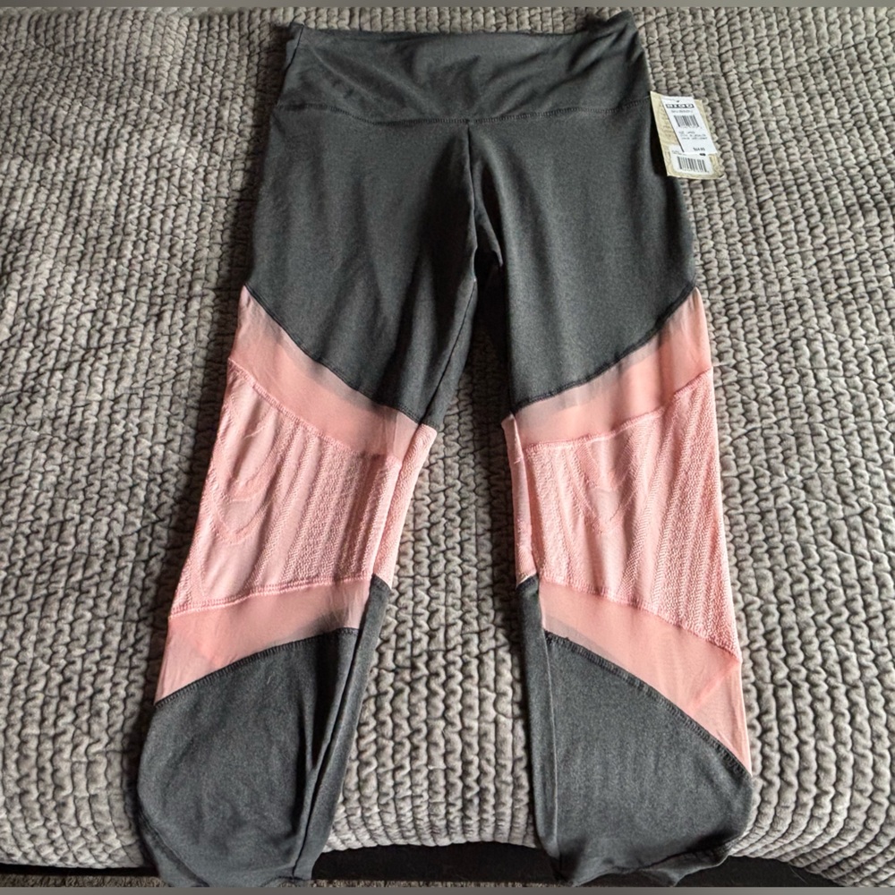Big 5 NWT Gray and Pink Mesh Leggings Size Large